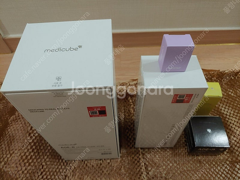 [박스미개봉 정품] 메디큐브 에이지알 기기 2종세트 완전새상품입니다--5