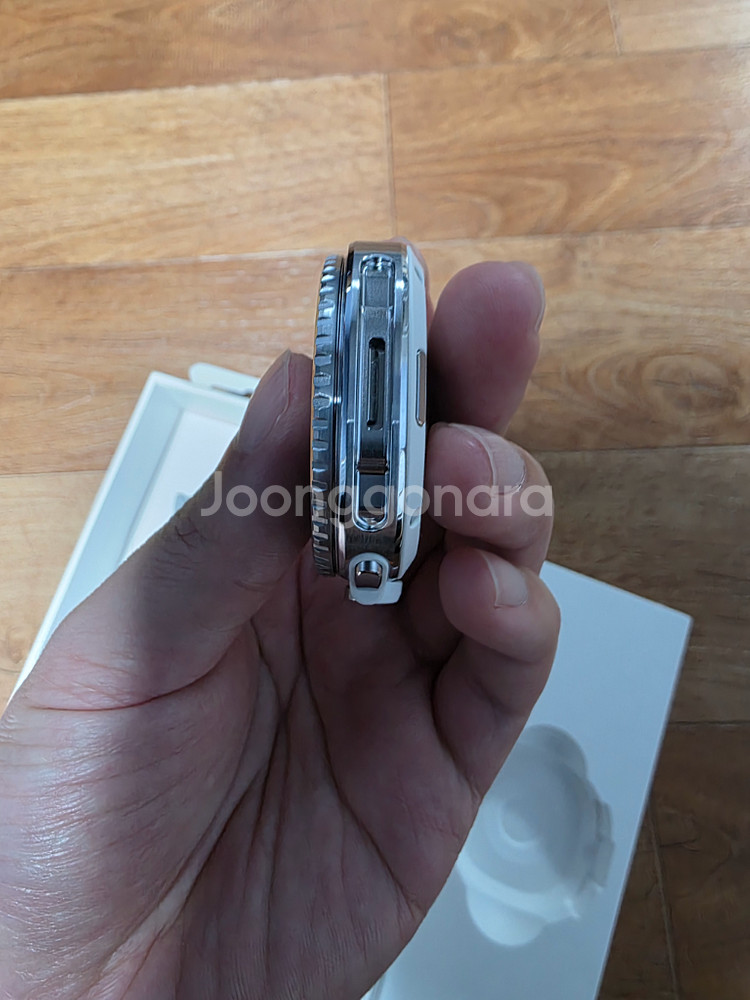 갤럭시워치8 클래식 46mm 블루투스 화이트 판매합니다--1