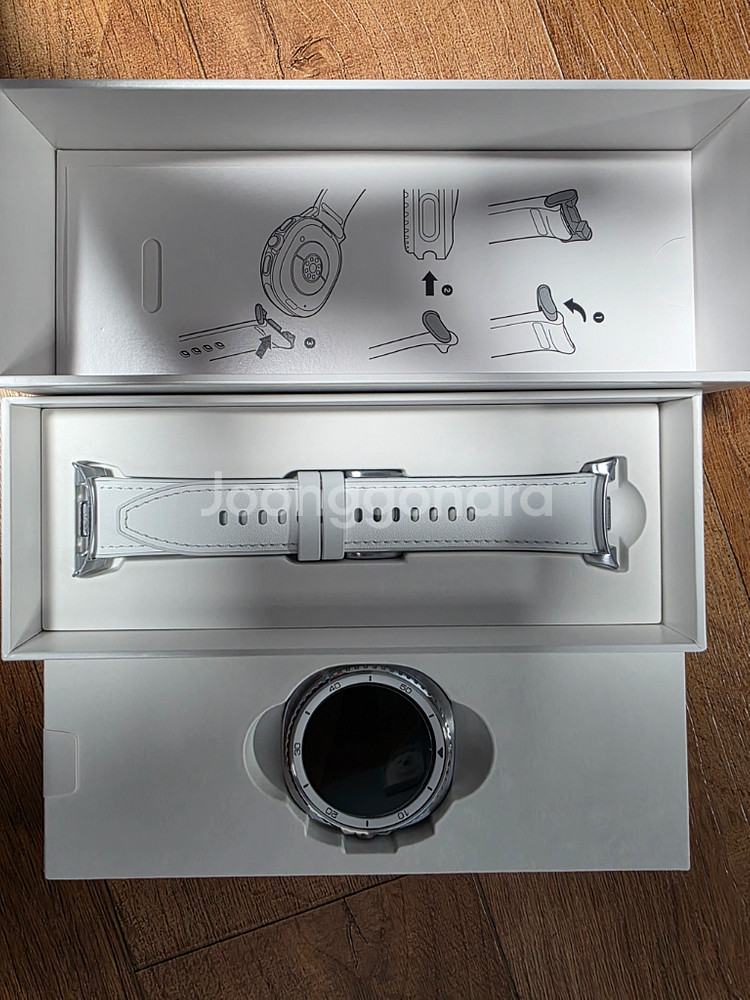 갤럭시워치8 클래식 46mm 블루투스 화이트 판매합니다--0