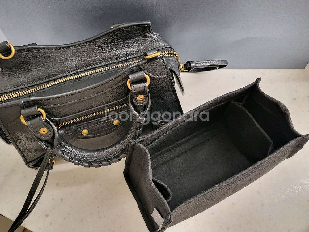 *마지막가격* (정품) 발렌시아가 네오 클래식 미니 탑--5