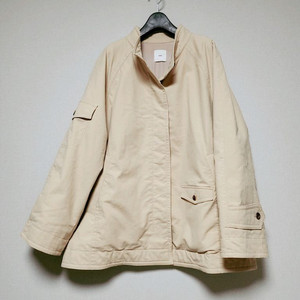 구호본딩 베이지 아우터