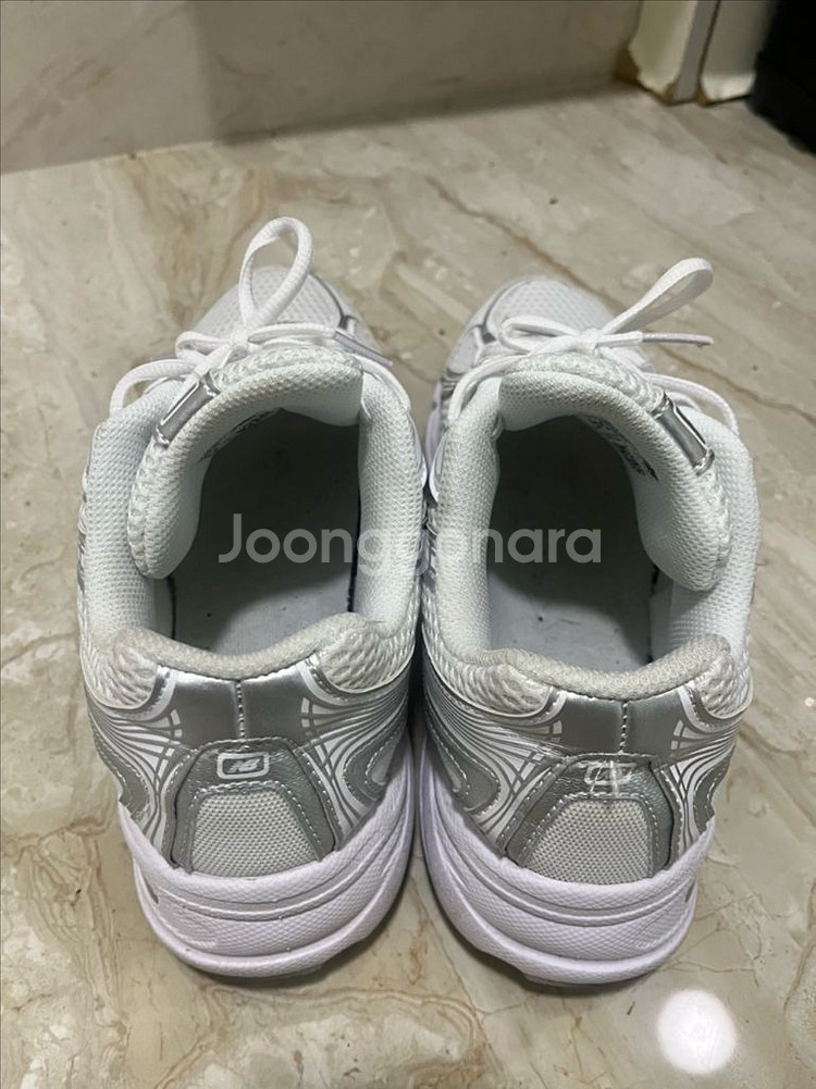 뉴발 740 화이트실버메탈릭 싸게팝니다--2