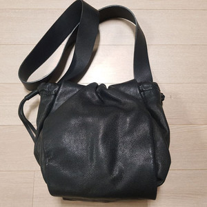 cos 코스 천연가죽 숄더백