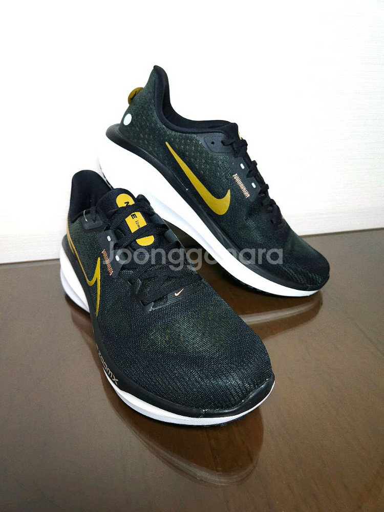 (285) 나이키 에어 줌 보메로 러닝화 블랙골드--1