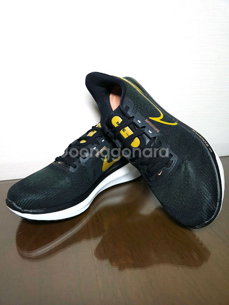 (285) 나이키 에어 줌 보메로 러닝화 블랙골드--3