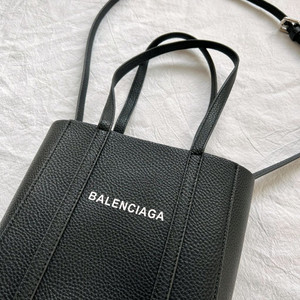 발렌시아가 에브리데이 토트 xs 새상품