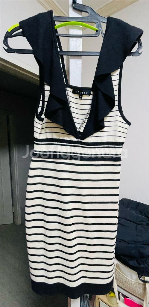 에고이스트 니트 스트라이프 원피스 판매합니다.--1