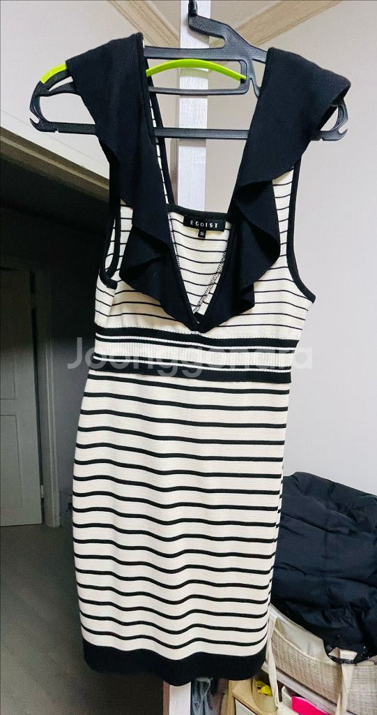 에고이스트 니트 스트라이프 원피스 판매합니다.--0