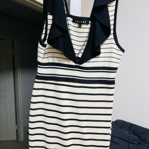 에고이스트 니트 스트라이프 원피스 판매합니다.