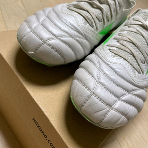 미즈노 모렐리아 네오 4 베타 엘리트 265 MD 축구화