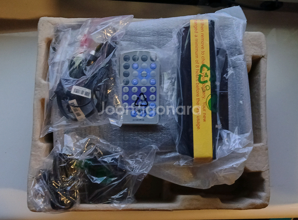 새제품 포터블 DVD 플레이어 팝니다--1