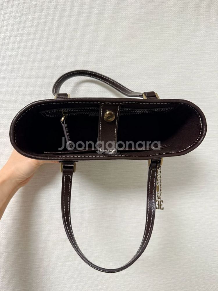 폴뉴아 미니 버로우백 marron-stitch 색상 판매합니다--8