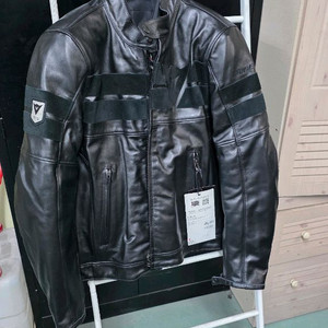 다이네즈 8트랙 가죽자켓 48사이즈 새상품 팝니다(가격다운)