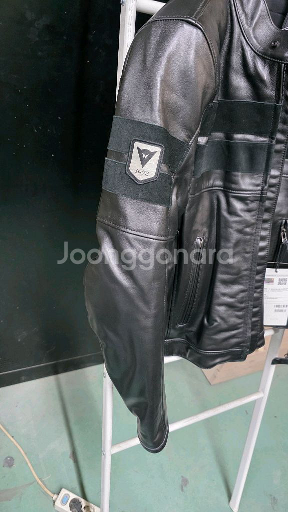 다이네즈 8트랙 가죽자켓 48사이즈 새상품 팝니다(가격다운)--2