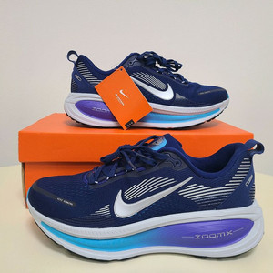 나이키 줌보메로 18 새상품