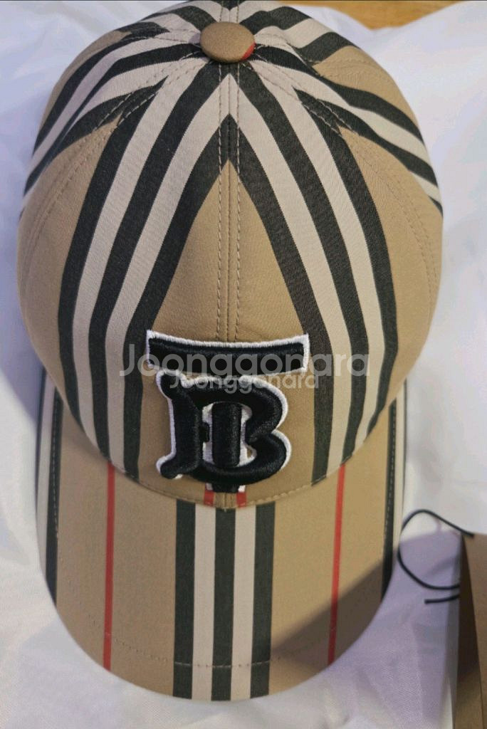 버버리 TB 베이스볼캡 8026924--0