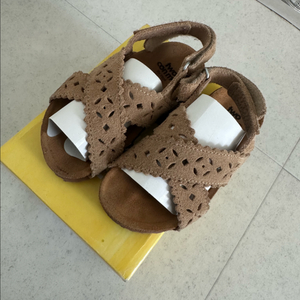 투콘미 스웨이드 샌들 24사이즈