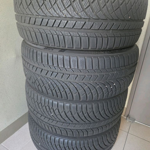 245/45R19 금호 윈터 타이어 wp72