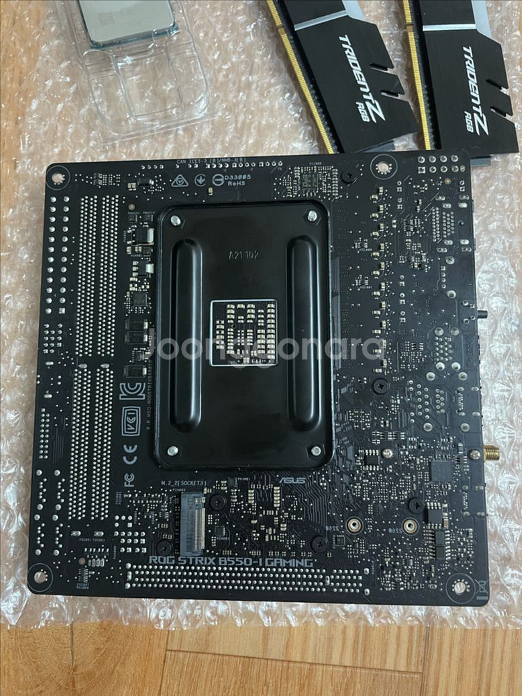 ASUS ROG STRIX B550i--3