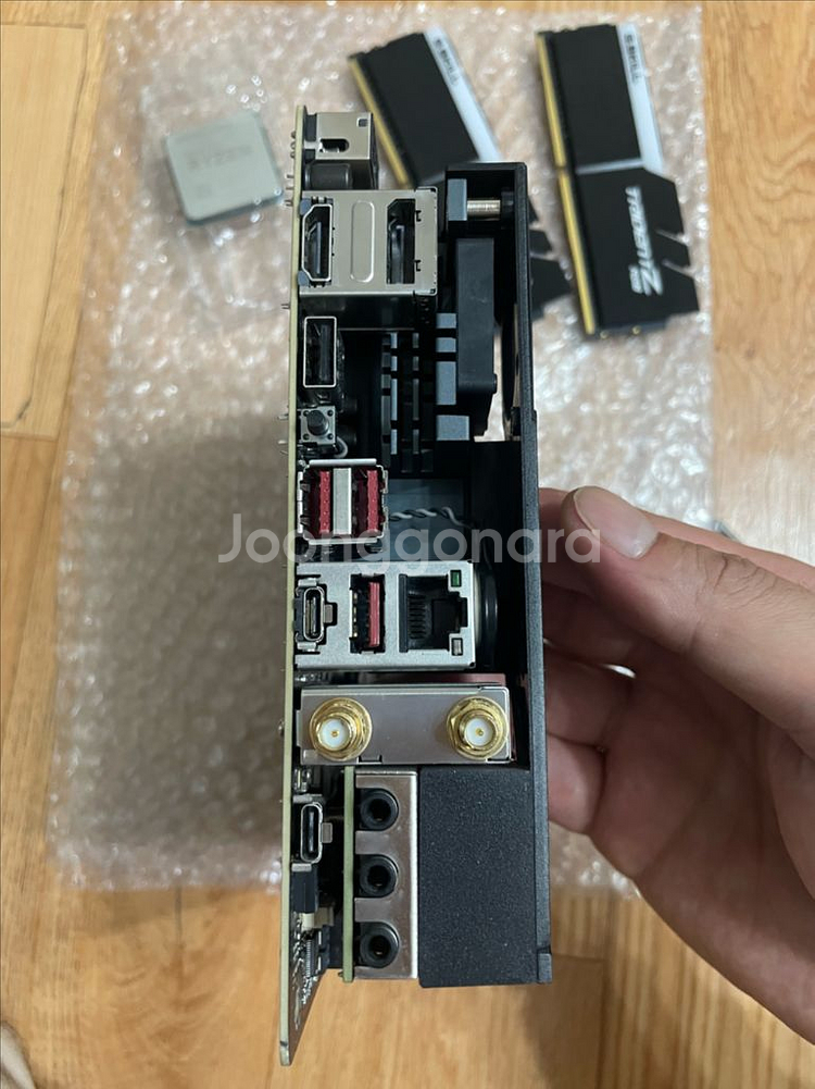 ASUS ROG STRIX B550i--2