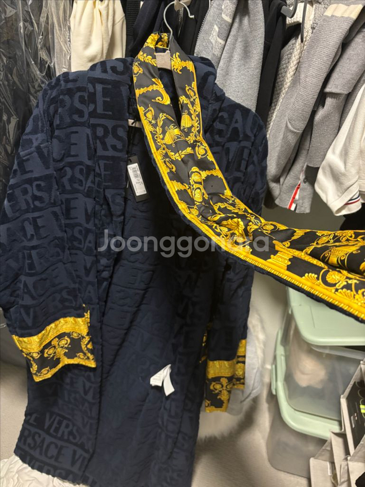 전재준 베르사체 가운 새상품--2