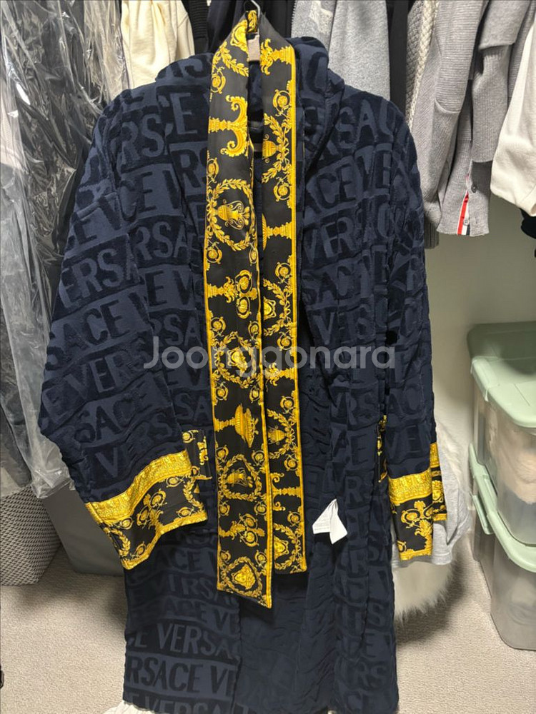 전재준 베르사체 가운 새상품--0