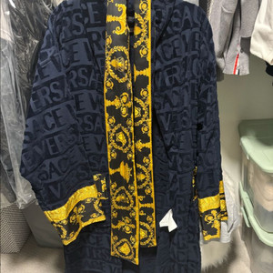 전재준 베르사체 가운 새상품