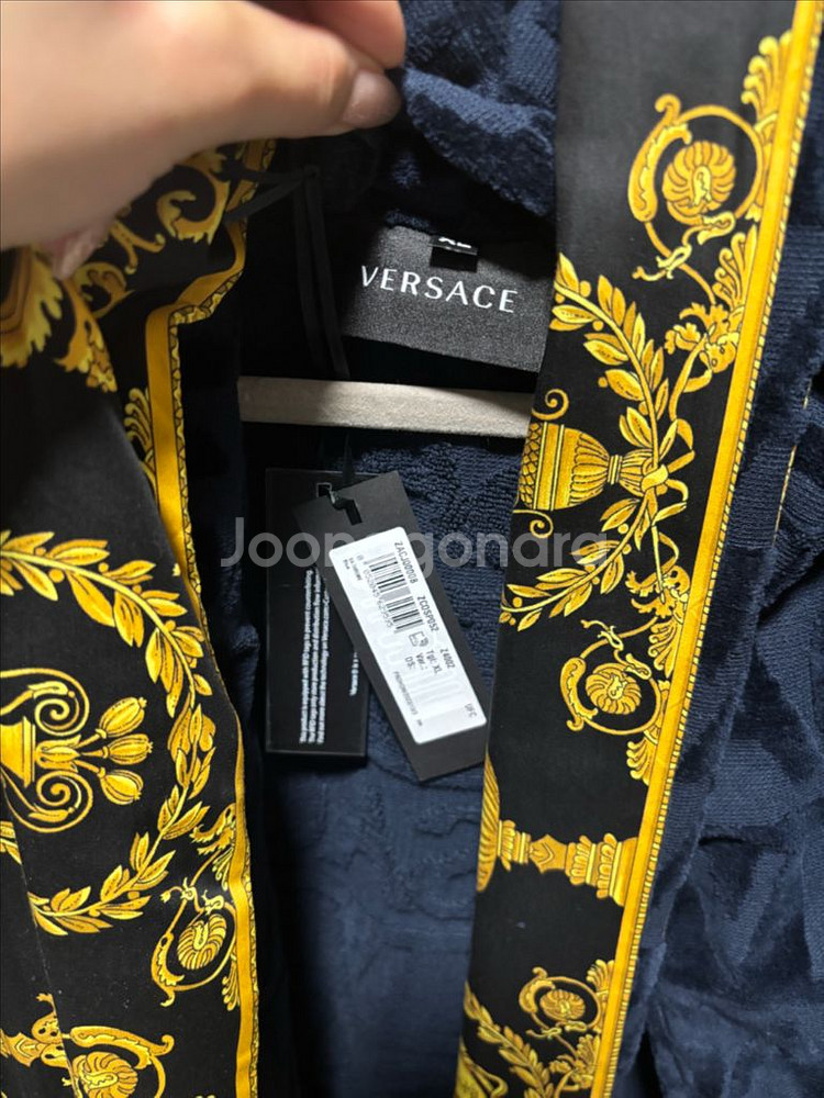 전재준 베르사체 가운 새상품--1