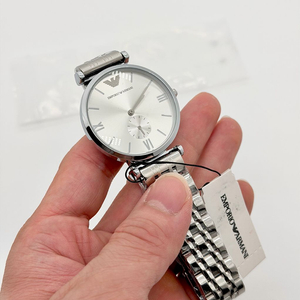 새상품 미착용 쿼츠 메탈시계 40mm