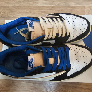 나이키 스캇 프라그먼트 로우 255 사이즈