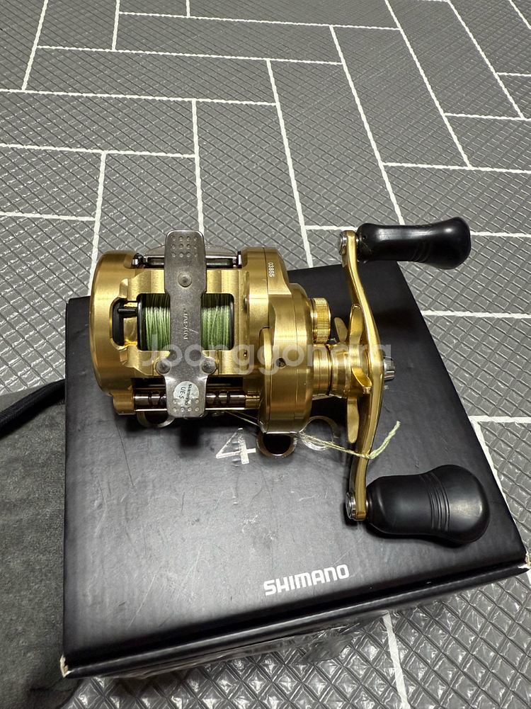 윤성 18 시마노 캘커타 콘퀘스트 400 금콩 판매합니다--1