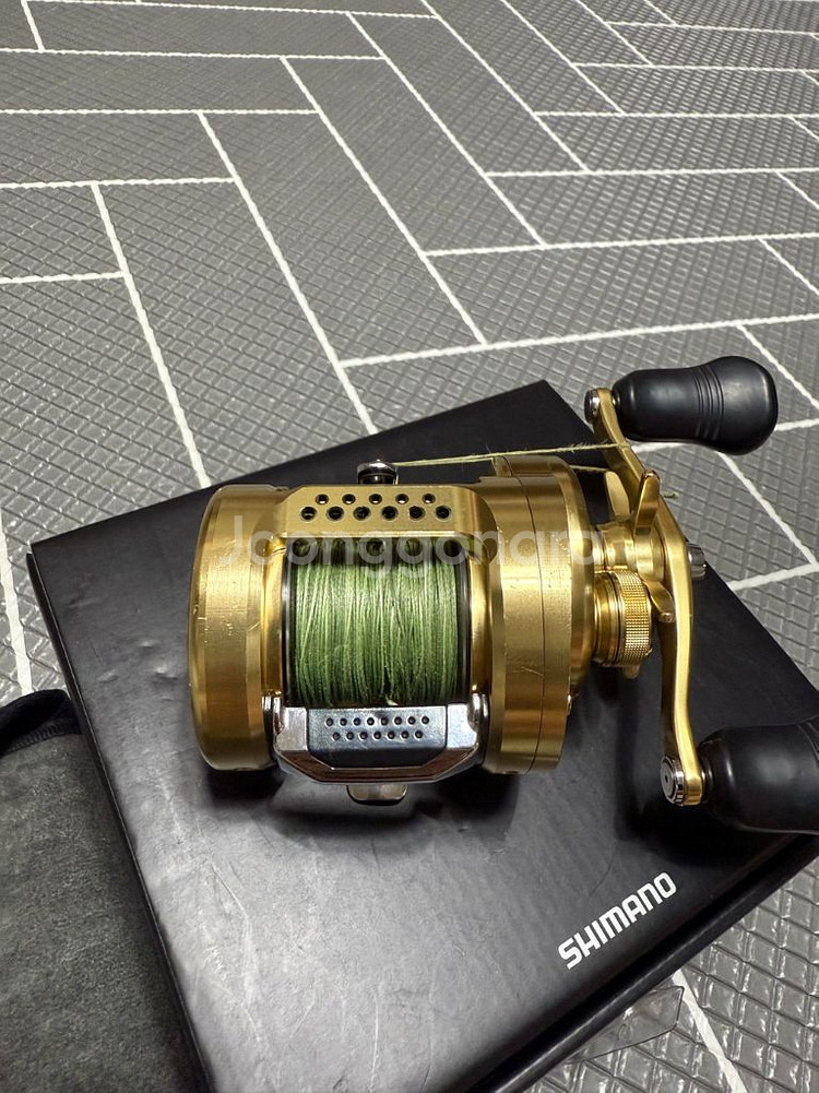 윤성 18 시마노 캘커타 콘퀘스트 400 금콩 판매합니다--0