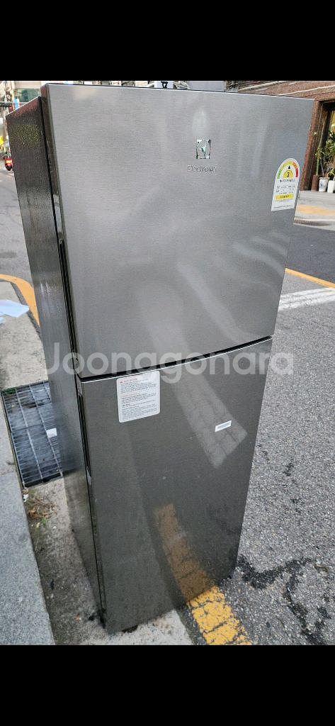 2019구매 냉장고 260리터급 근처 가져다 드려요--0