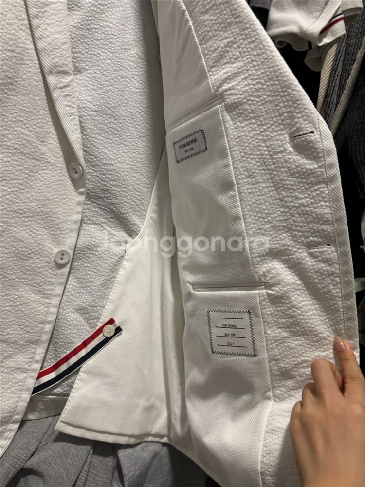 톰브라운 화이트 자켓--3