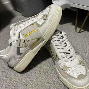 발렌티노 로고 스니커즈