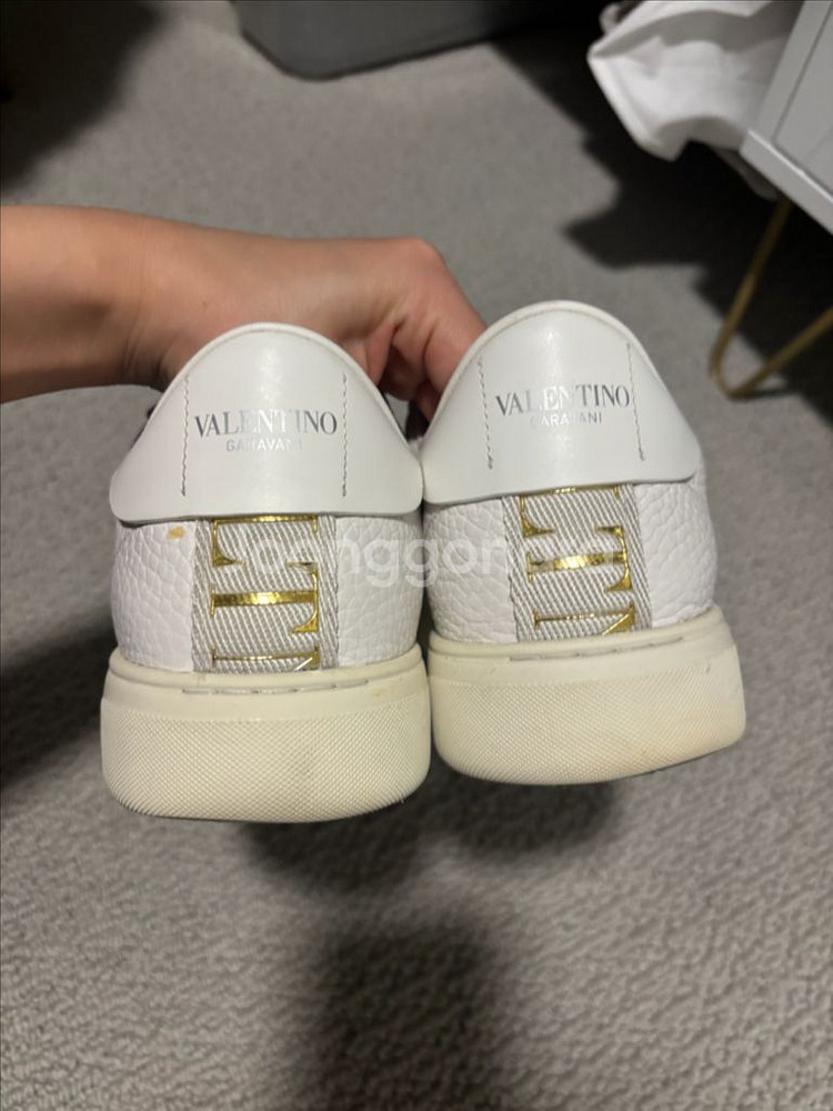 발렌티노 로고 스니커즈--3