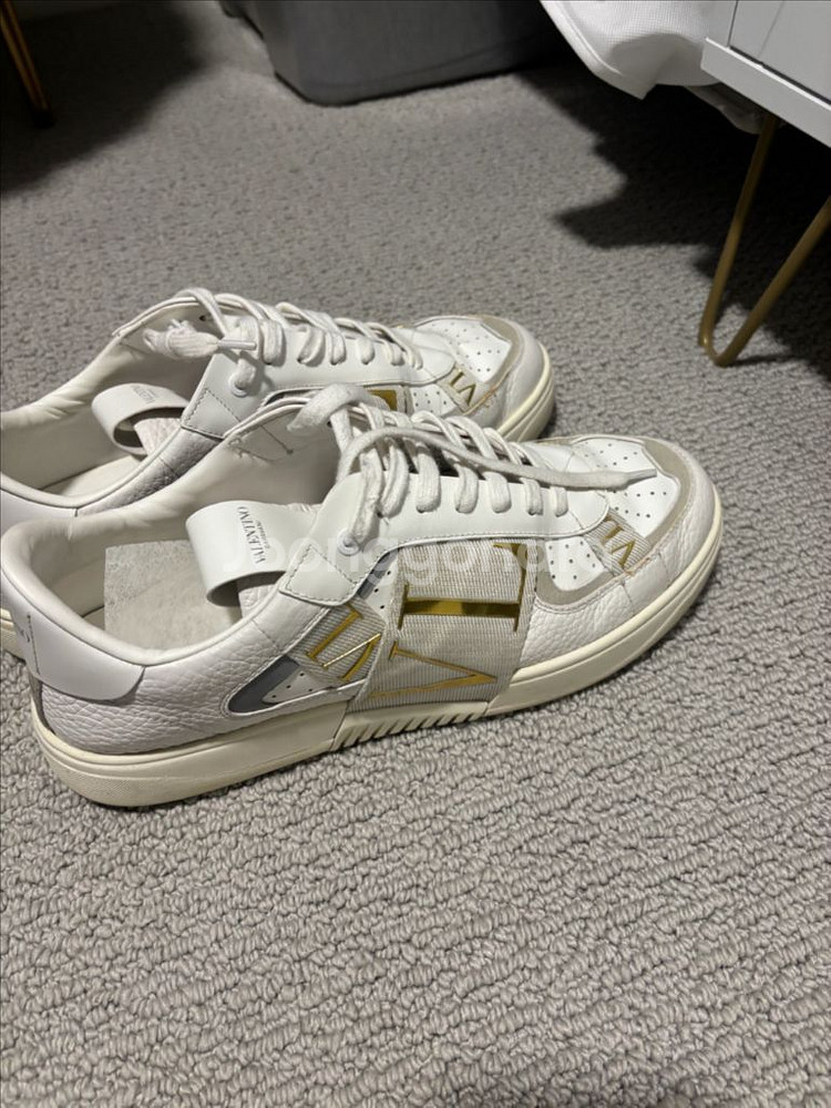 발렌티노 로고 스니커즈--5