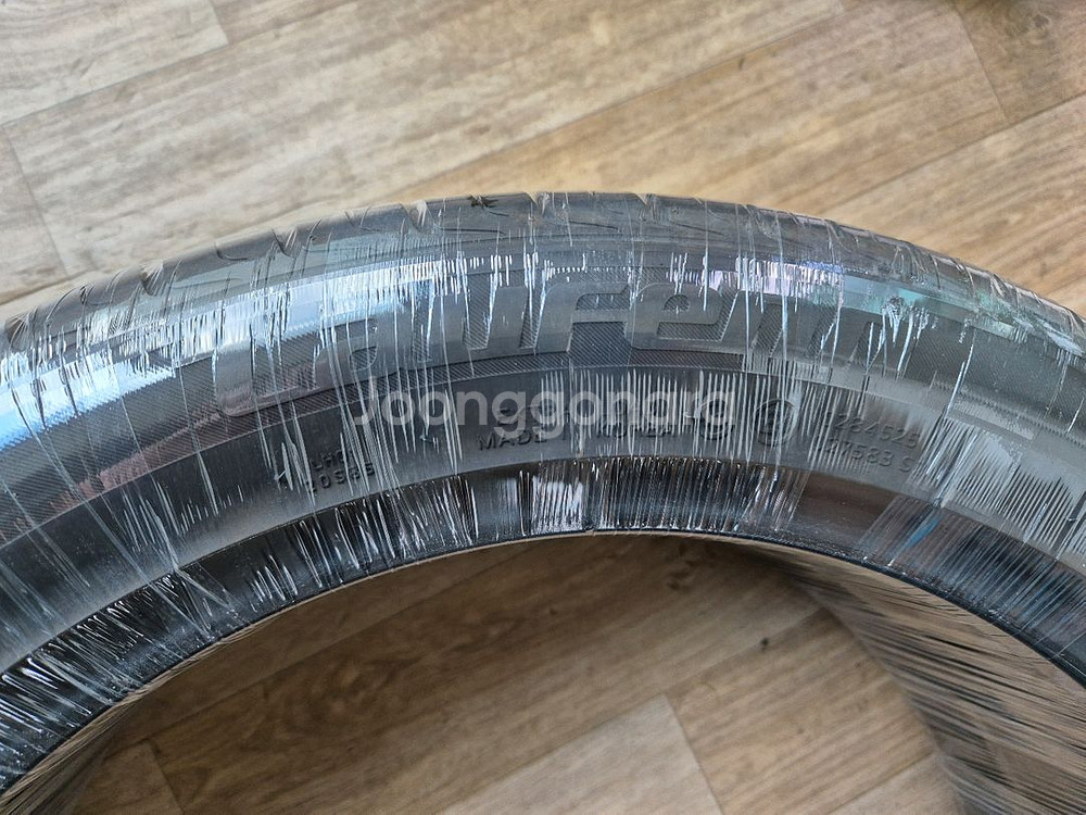 한국타이어 라우펜 235 45 18--2