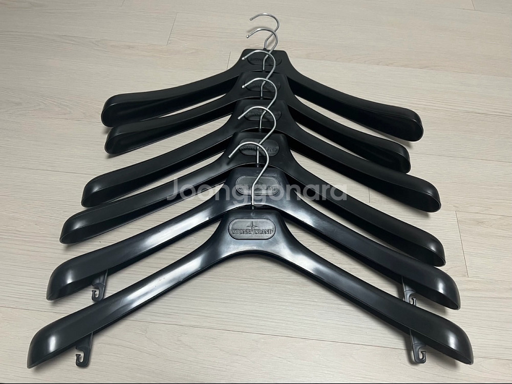 스톤 아일랜드 / 엠포리오 아르마니 옷걸이 일괄 판매--0