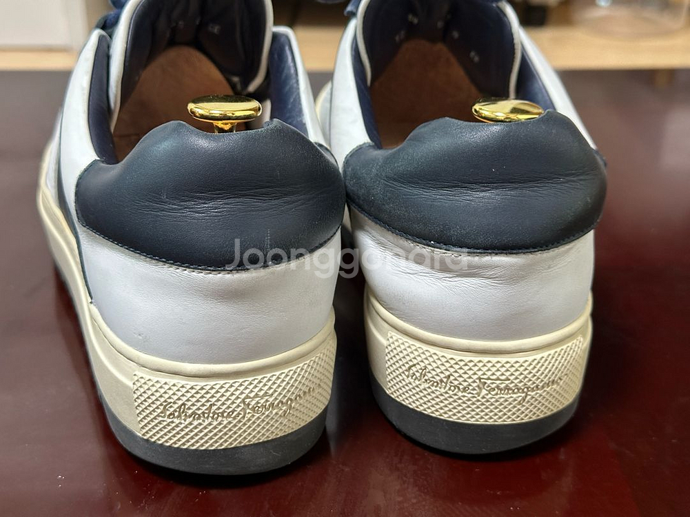 페라가모 화이트/네이비 스니커즈 운동화 스니커즈--5