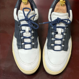 페라가모 화이트/네이비 스니커즈 운동화 스니커즈