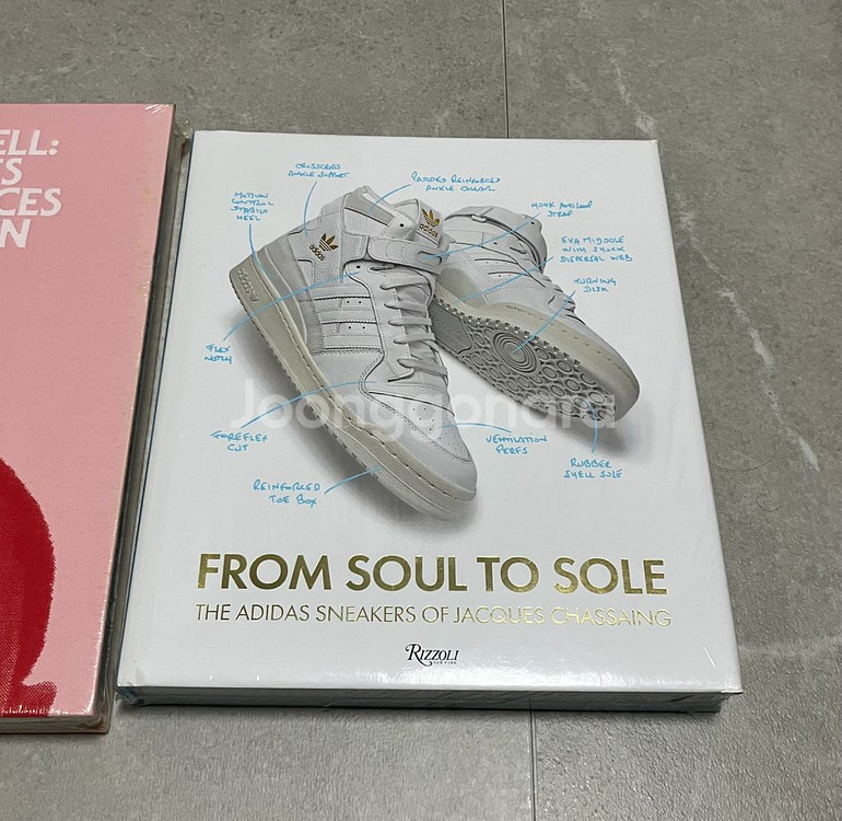 퍼렐 윌리엄스 & 아디다스 스니커즈 (RIZZOLI)--2