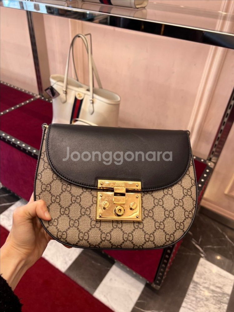구찌 GG 패드락 크로스백--1