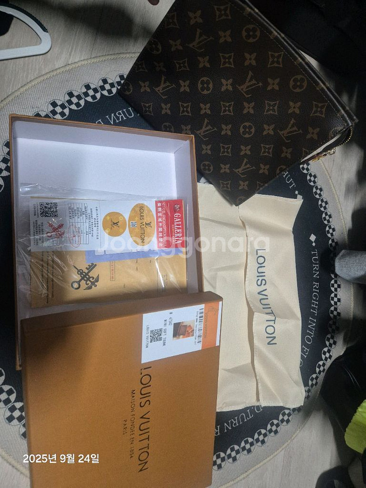 루이 클러치s.t--0