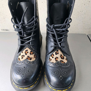 닥터마틴 조이스하트 AW004 8홀 부츠 UK4