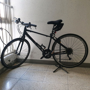 하이브리드 자전거 자이언트 에스케이프0 시마노 데오레 이미지