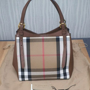 버버리 하우스체크 숄더백 토트백 새상품급 정품(감정O)구찌프라다루이비통디올고야드샤넬셀린느보테가생로랑