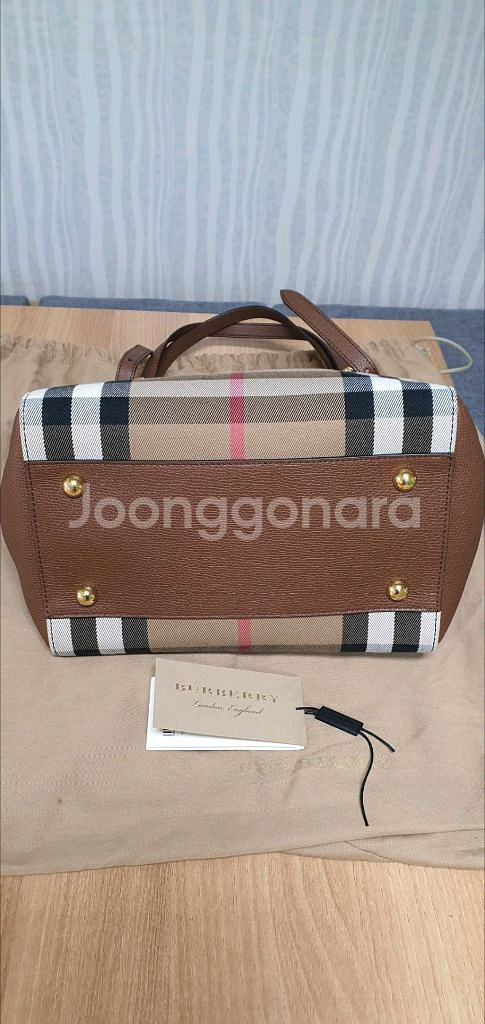 버버리 하우스체크 숄더백 토트백 새상품급 정품(감정O)구찌프라다루이비통디올고야드샤넬셀린느보테가생로랑--7