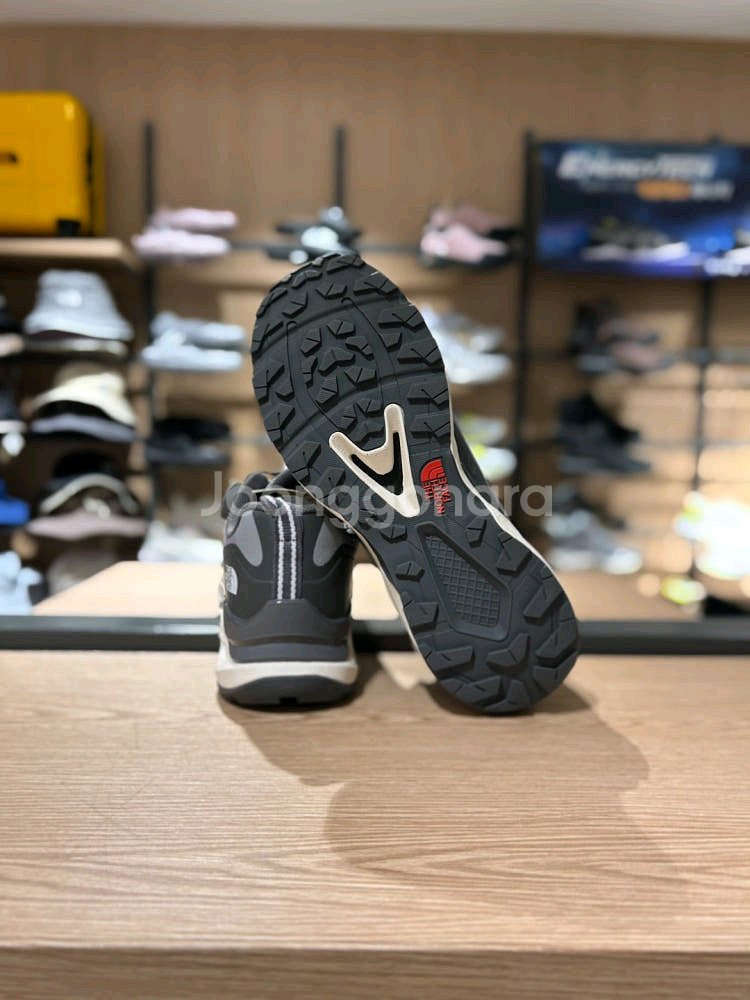 노스페이스 고어텍스 운동화 235--4