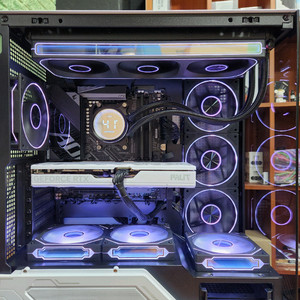 미사용 ) 9800X3D & RTX5070 컴퓨터 pc